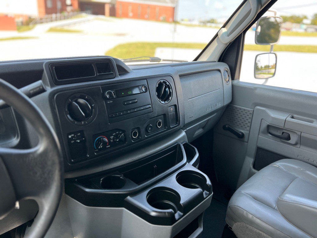 2014 Ford Econoline Image 20