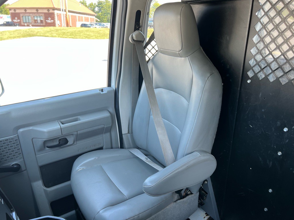 2014 Ford Econoline Image 23