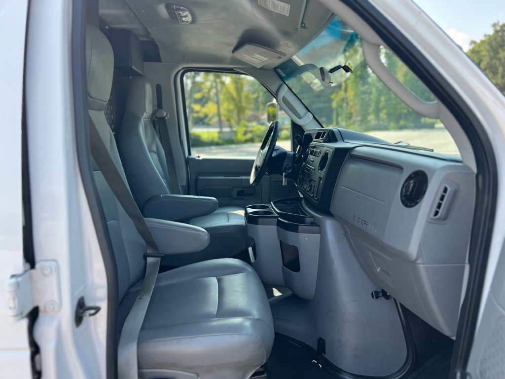 2014 Ford Econoline Image 26