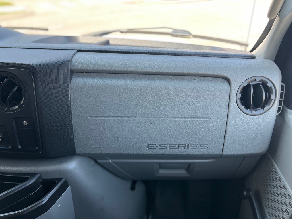 2014 Ford Econoline Image 27