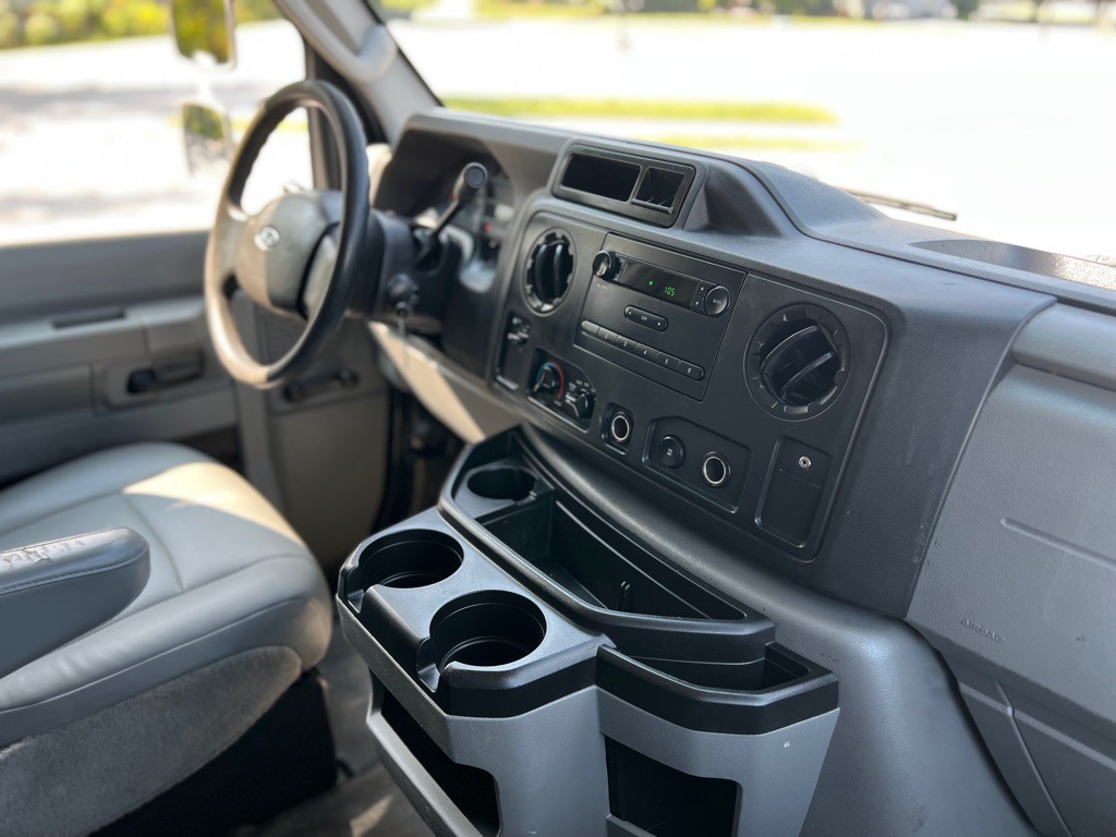 2014 Ford Econoline Image 28