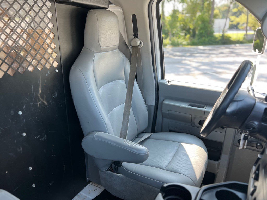 2014 Ford Econoline Image 30