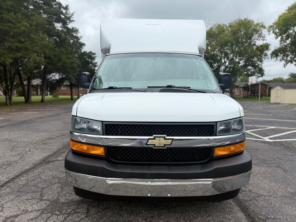 2019 Chevrolet Express Image 2