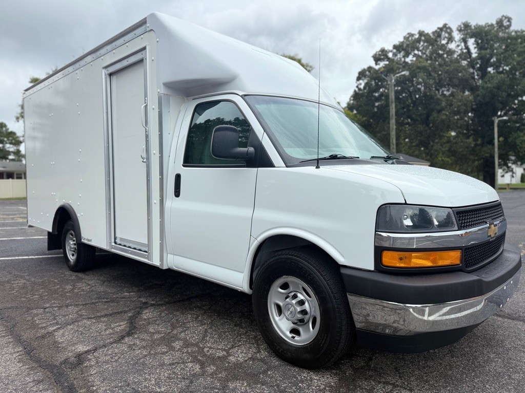 2019 Chevrolet Express Image 3