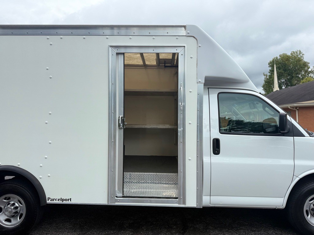 2019 Chevrolet Express Image 6