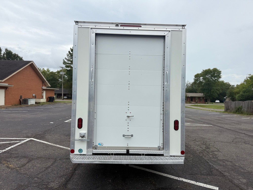 2019 Chevrolet Express Image 8