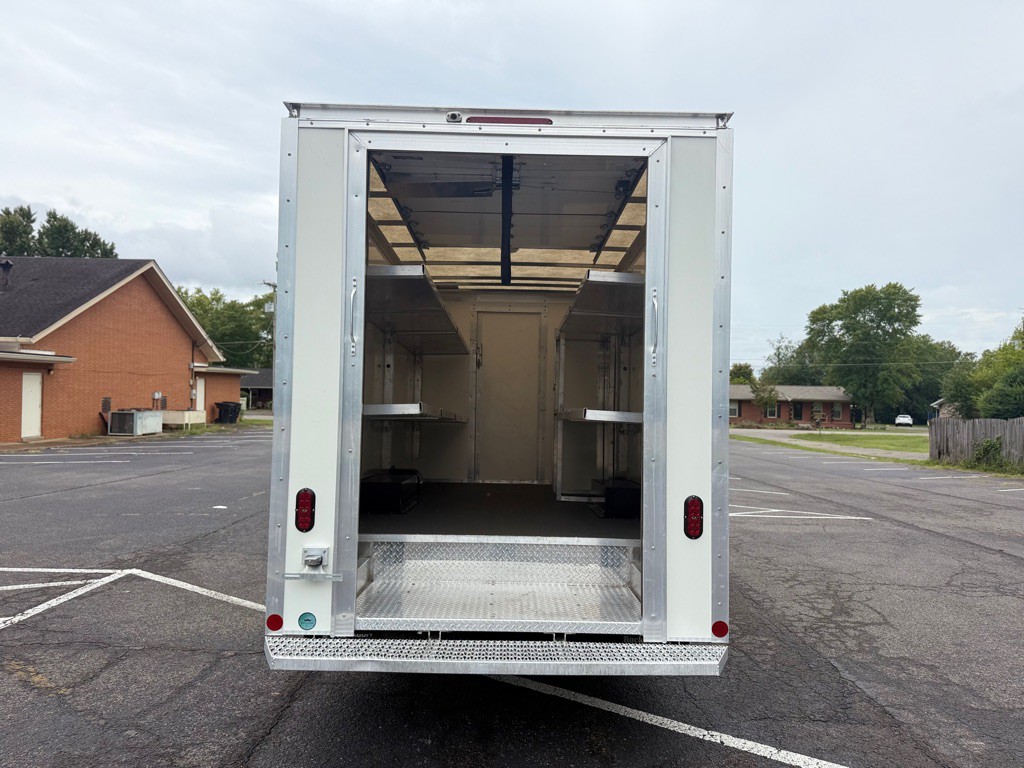 2019 Chevrolet Express Image 9