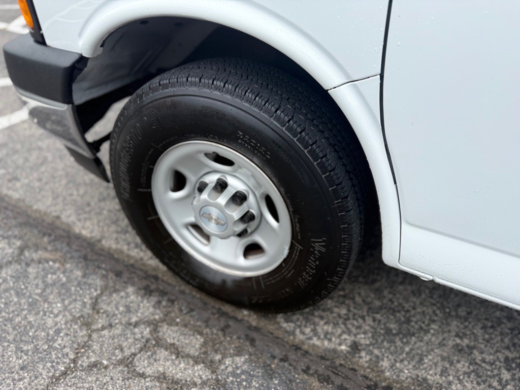 2019 Chevrolet Express Image 14