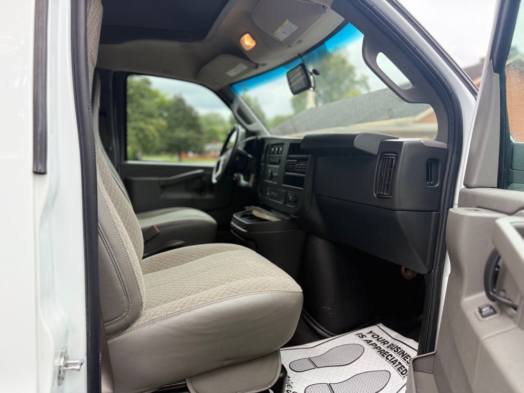 2019 Chevrolet Express Image 16