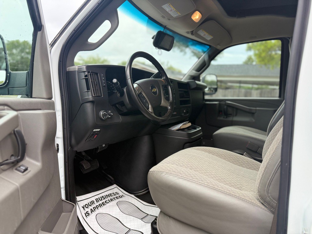 2019 Chevrolet Express Image 19