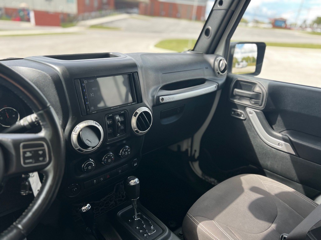 2017 Jeep Wrangler Unlimited Image 16
