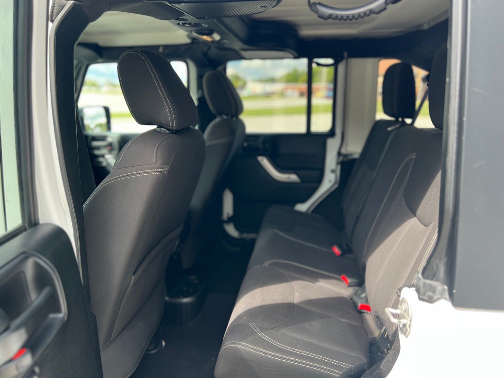 2017 Jeep Wrangler Unlimited Image 32
