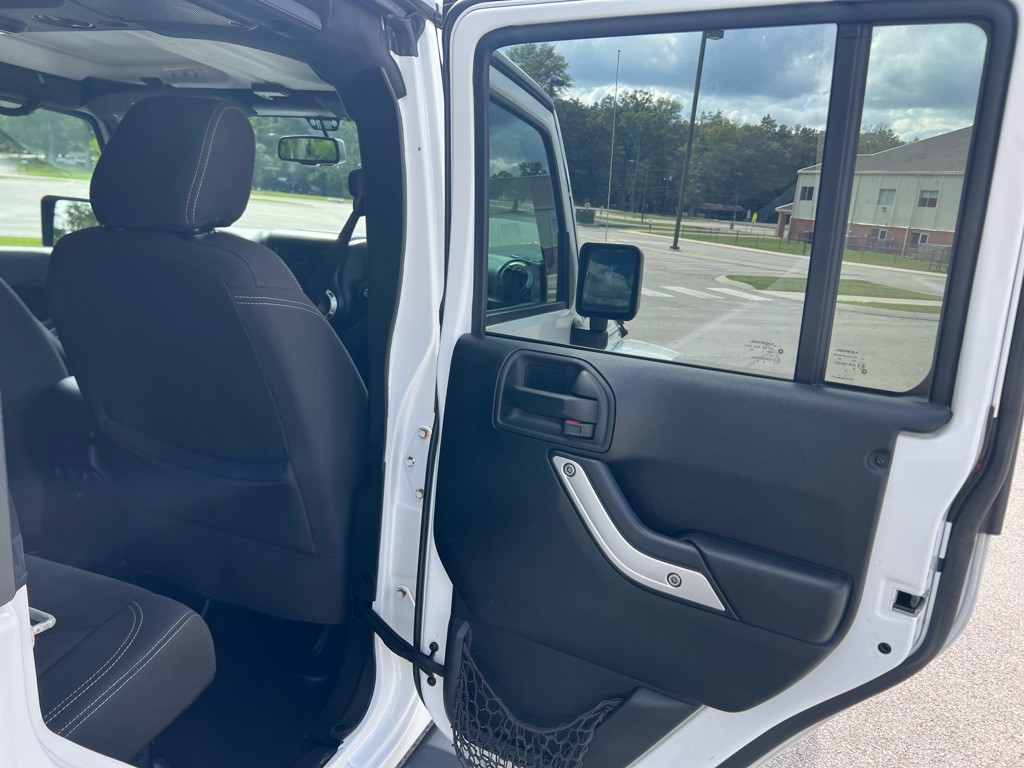 2017 Jeep Wrangler Unlimited Image 35