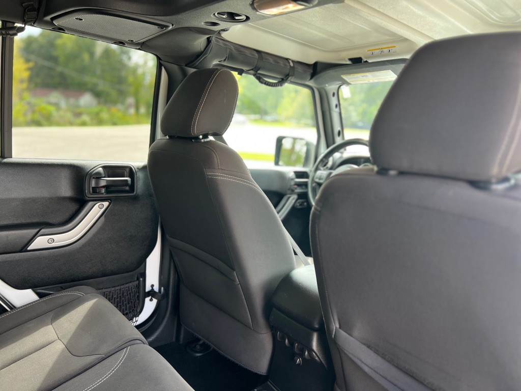 2017 Jeep Wrangler Unlimited Image 38