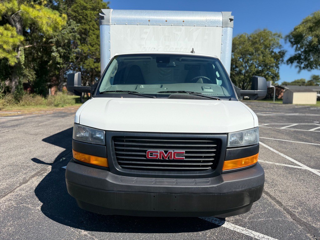2021 GMC Savana Image 2
