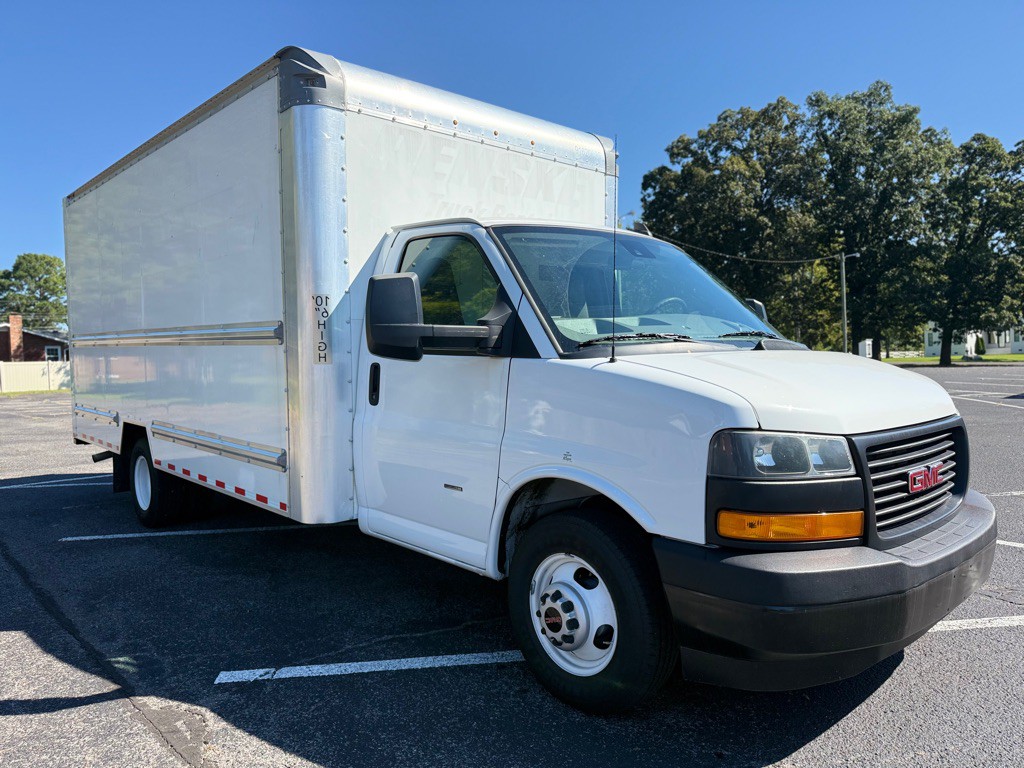 2021 GMC Savana Image 3