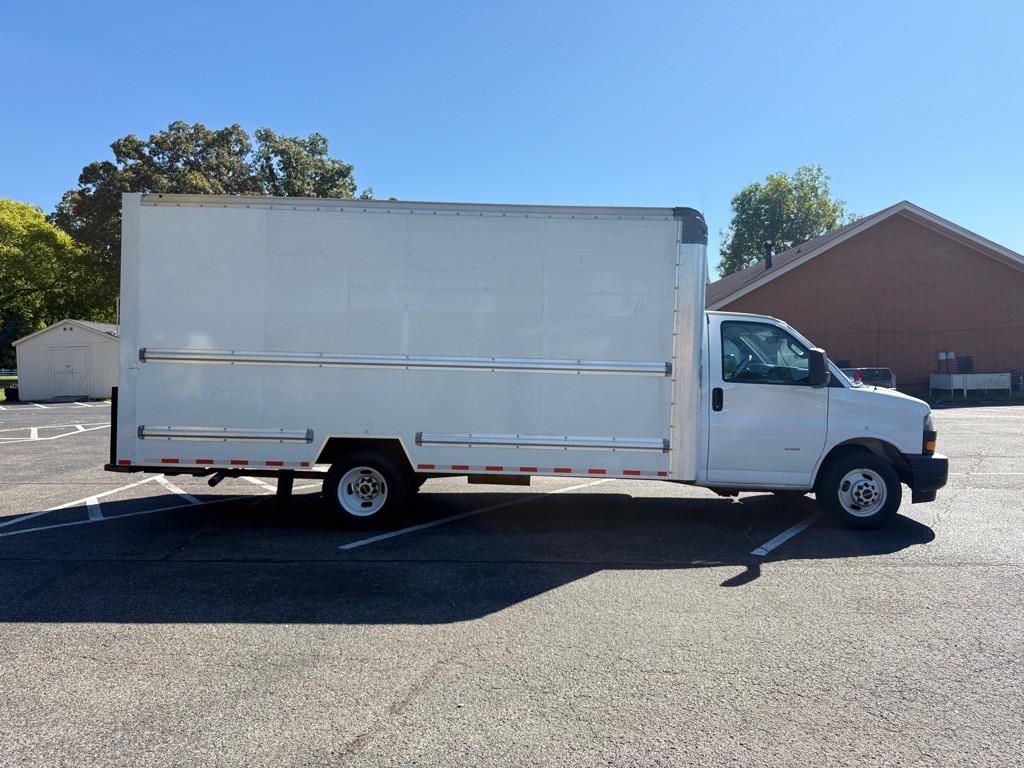 2021 GMC Savana Image 4