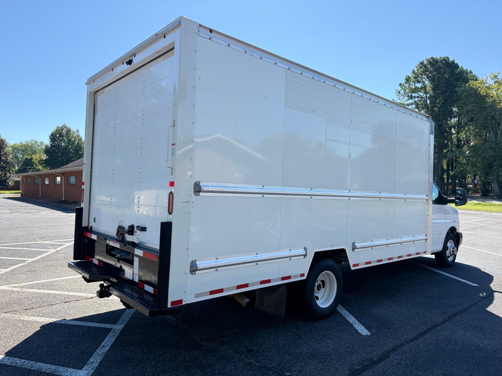 2021 GMC Savana Image 5