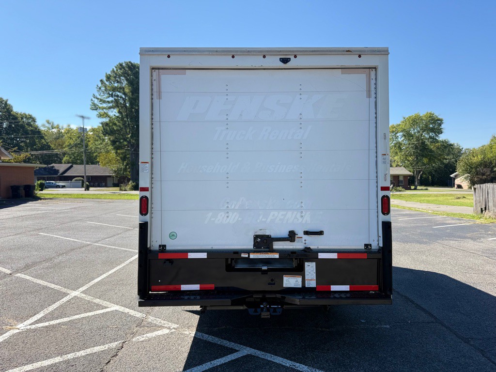 2021 GMC Savana Image 6