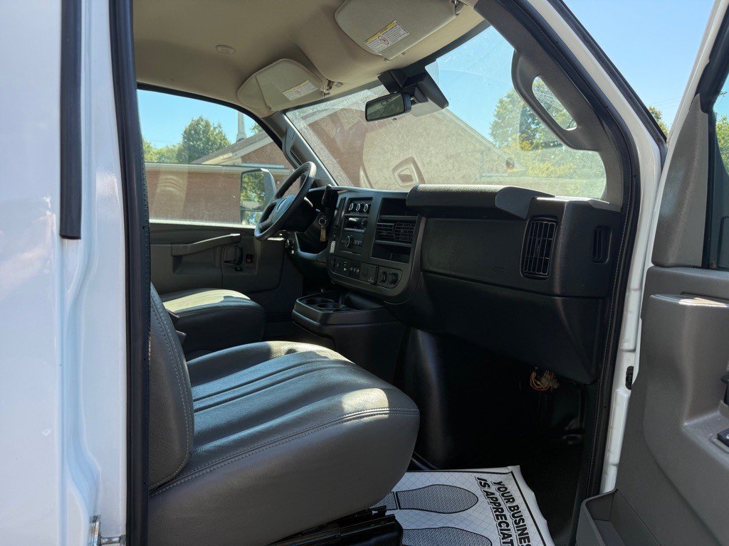 2021 GMC Savana Image 15