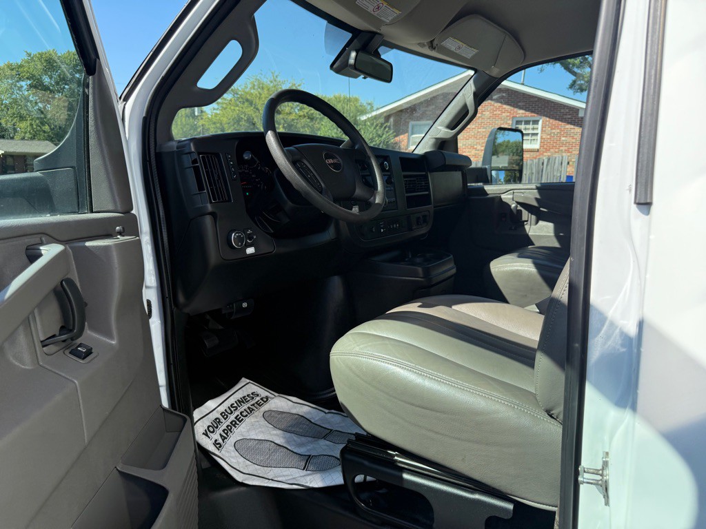 2021 GMC Savana Image 16