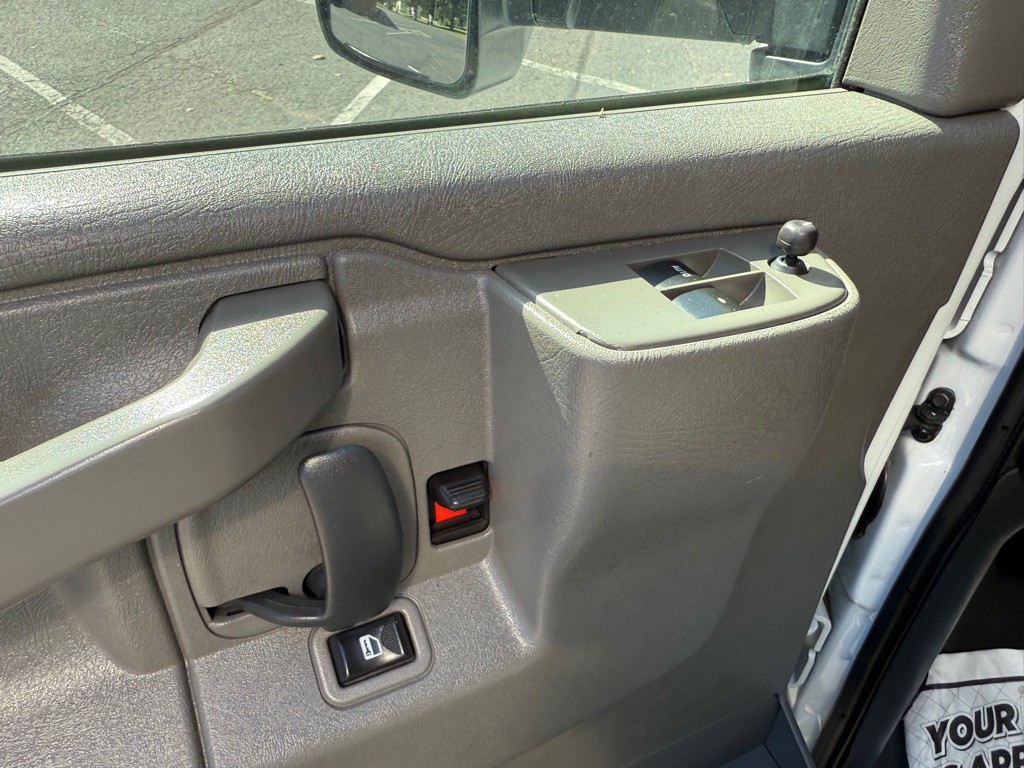 2021 GMC Savana Image 17
