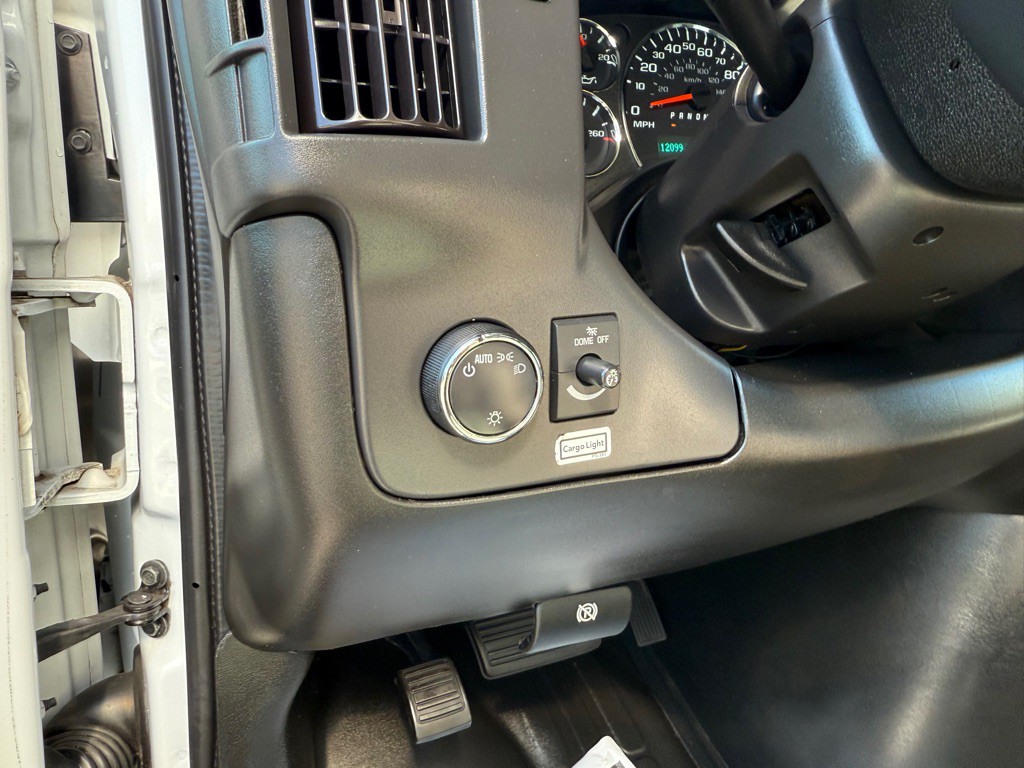 2021 GMC Savana Image 18