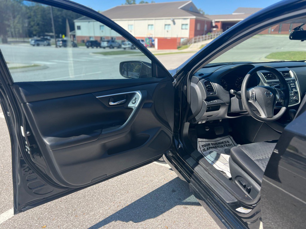 2018 Nissan Altima Image 9