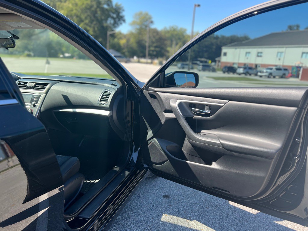 2018 Nissan Altima Image 18