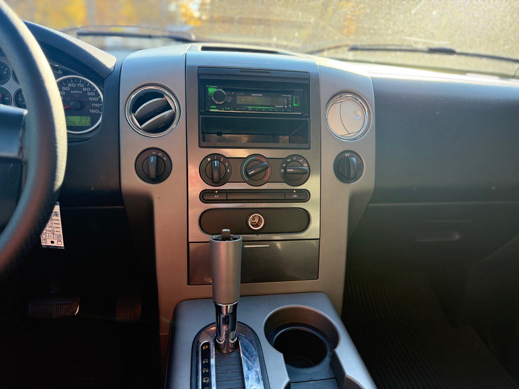 2005 Ford F-150 Image 22