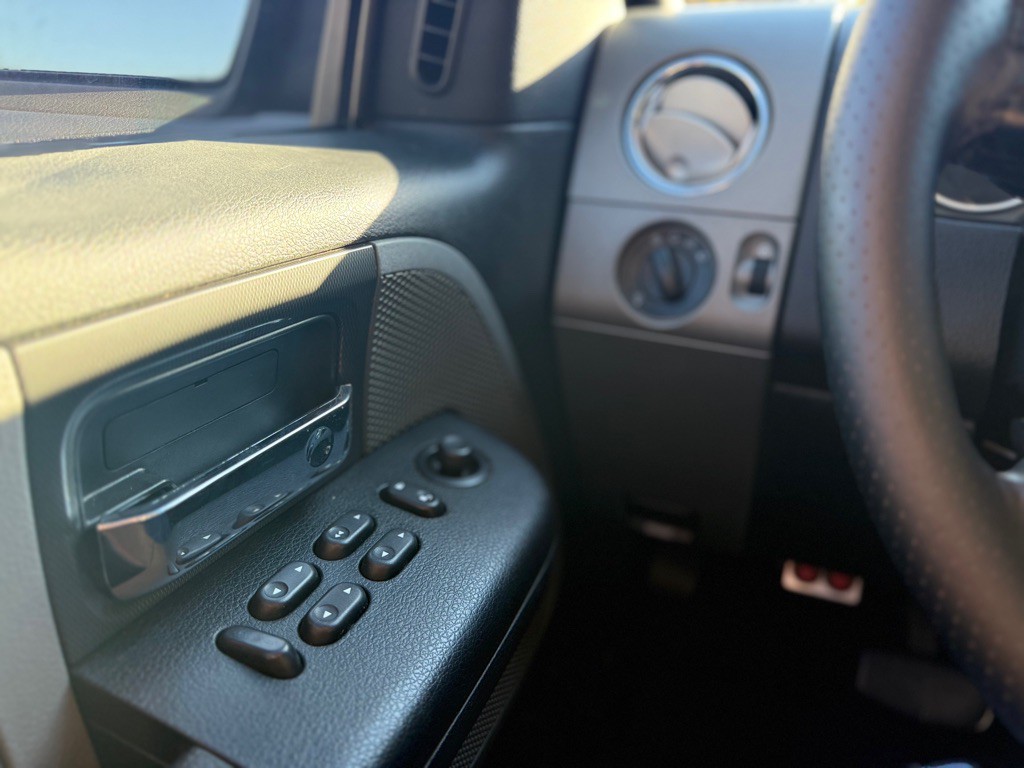 2005 Ford F-150 Image 27