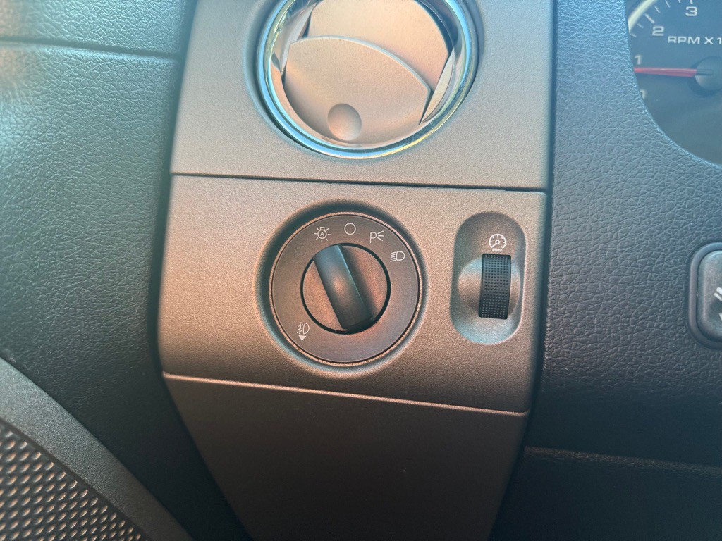 2005 Ford F-150 Image 28