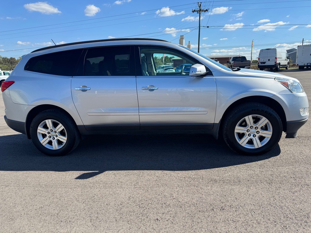 2011 Chevrolet Traverse Image 3