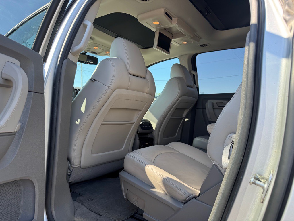 2011 Chevrolet Traverse Image 5