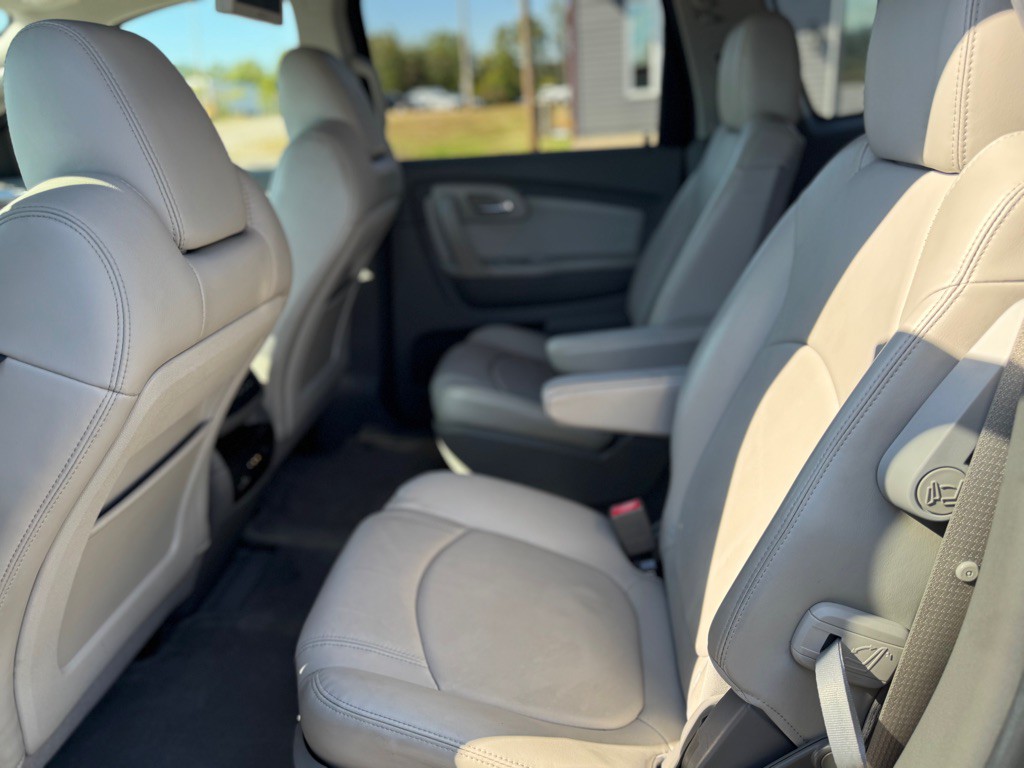2011 Chevrolet Traverse Image 11