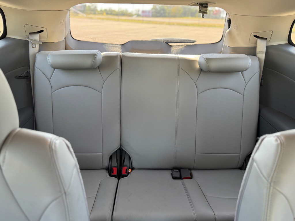 2011 Chevrolet Traverse Image 17