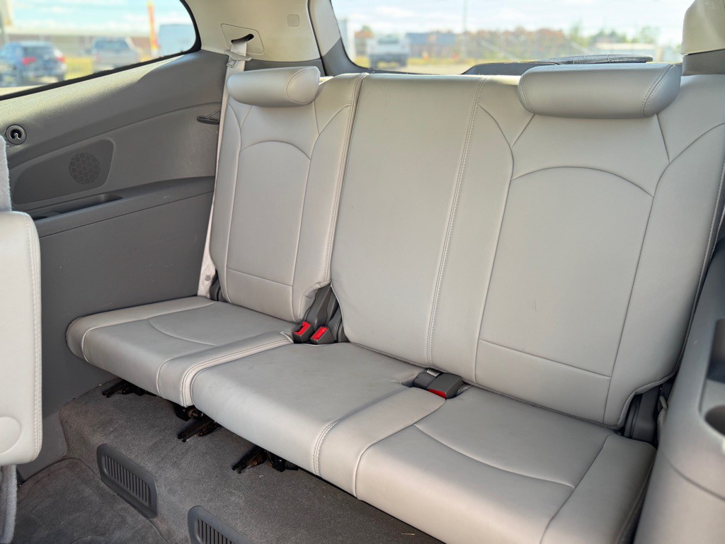 2011 Chevrolet Traverse Image 18