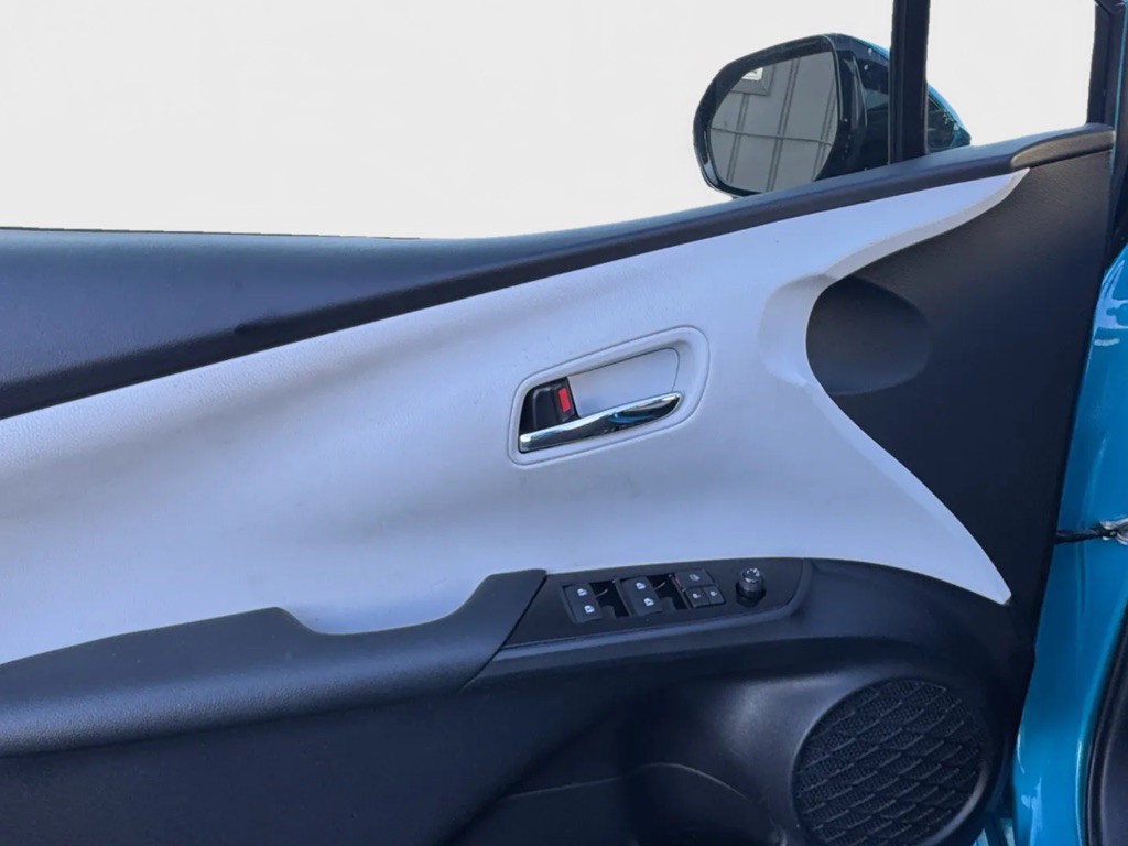 2017 Toyota Prius Image 17