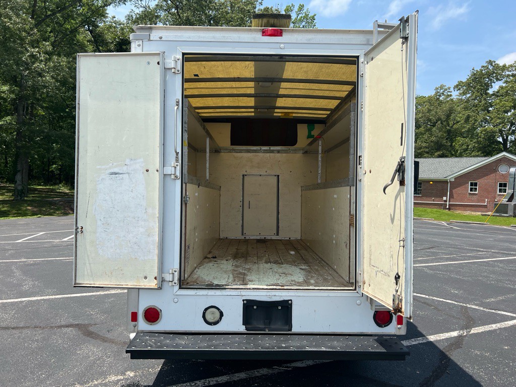 2013 GMC Savana Image 15