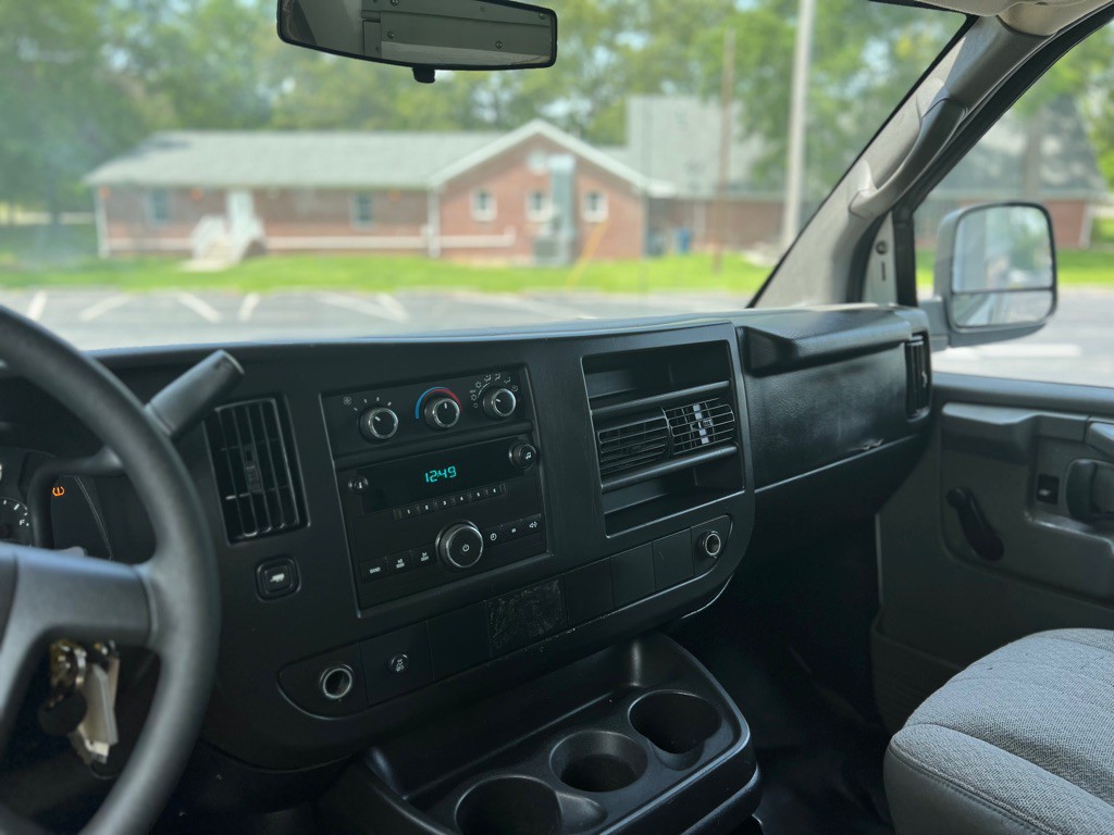 2013 GMC Savana Image 34