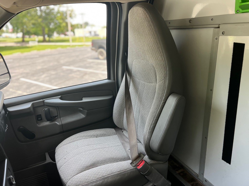 2013 GMC Savana Image 37