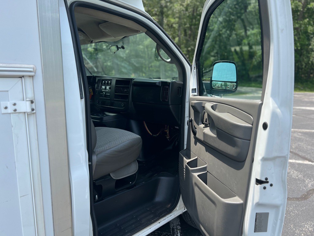 2013 GMC Savana Image 38