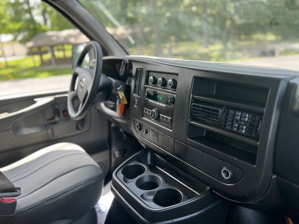 2013 GMC Savana Image 41