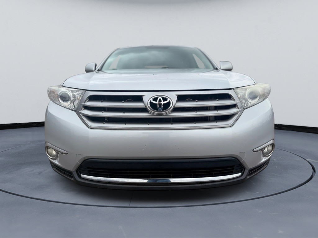2013 Toyota Highlander Image 2