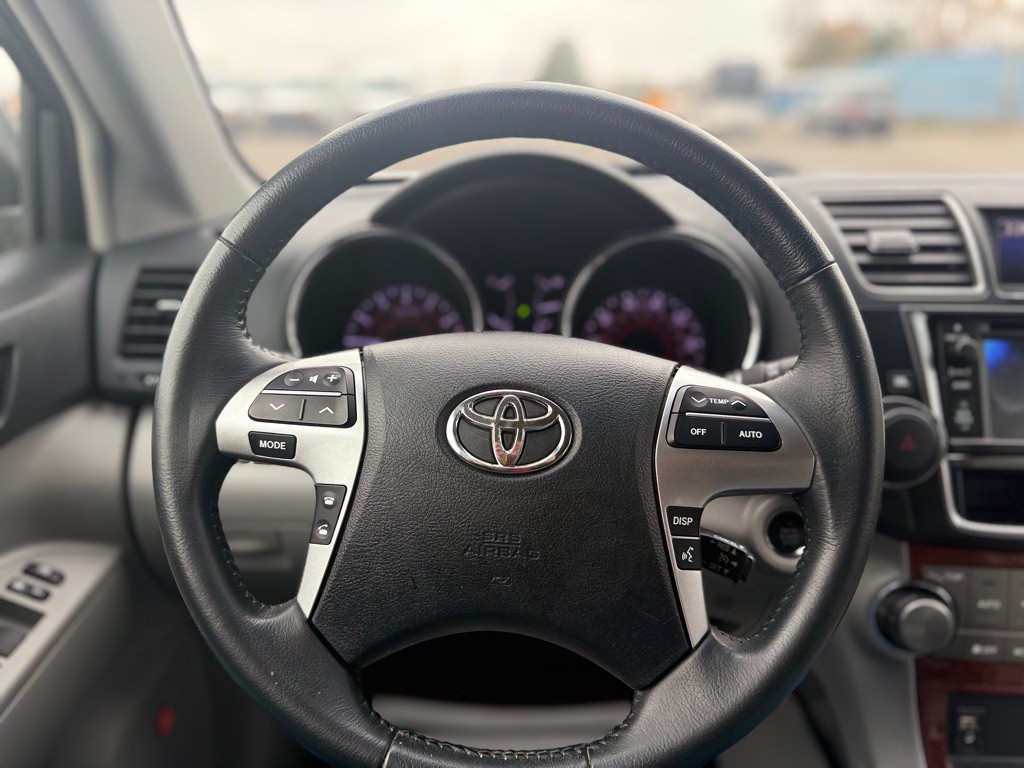 2013 Toyota Highlander Image 11