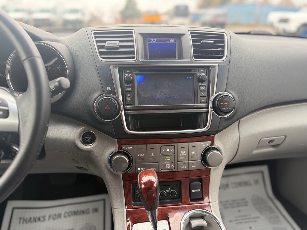 2013 Toyota Highlander Image 12