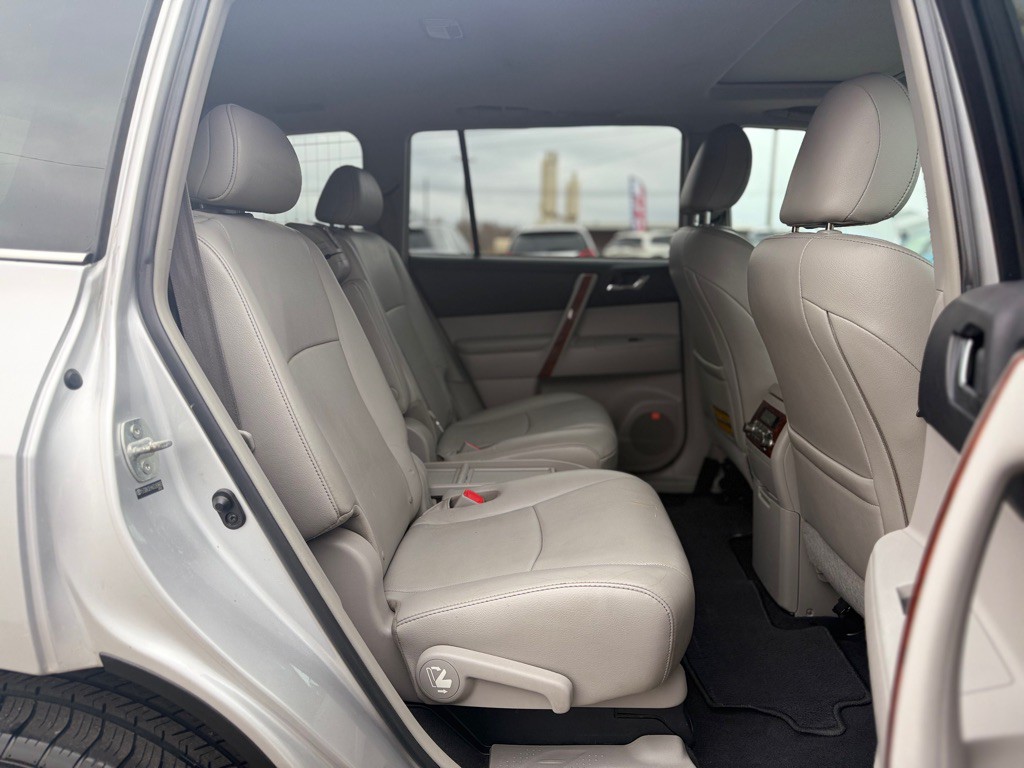 2013 Toyota Highlander Image 18