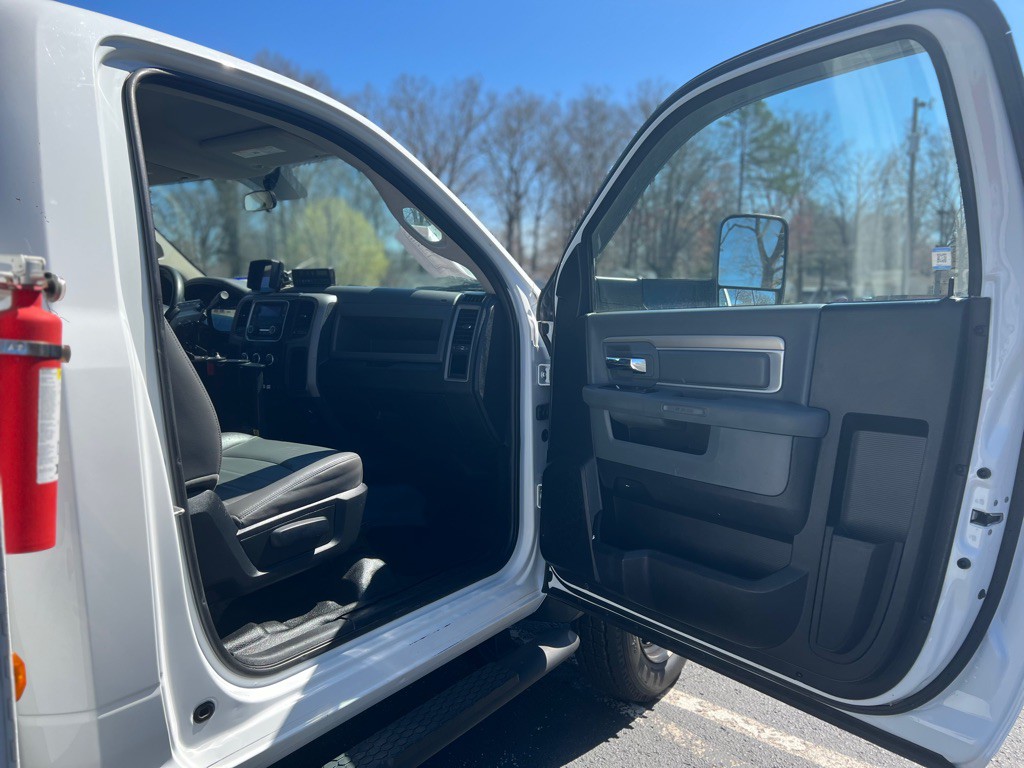 2015 RAM 5500 Image 46