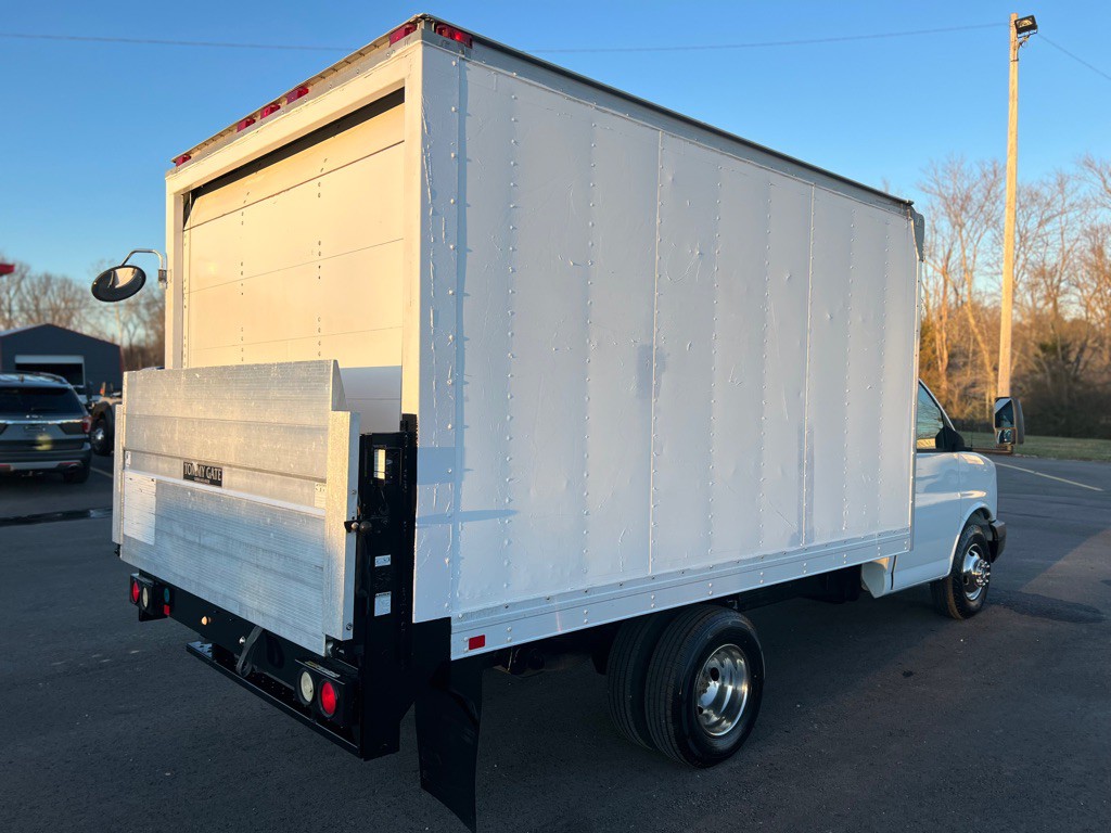 2011 Chevrolet Express Image 5