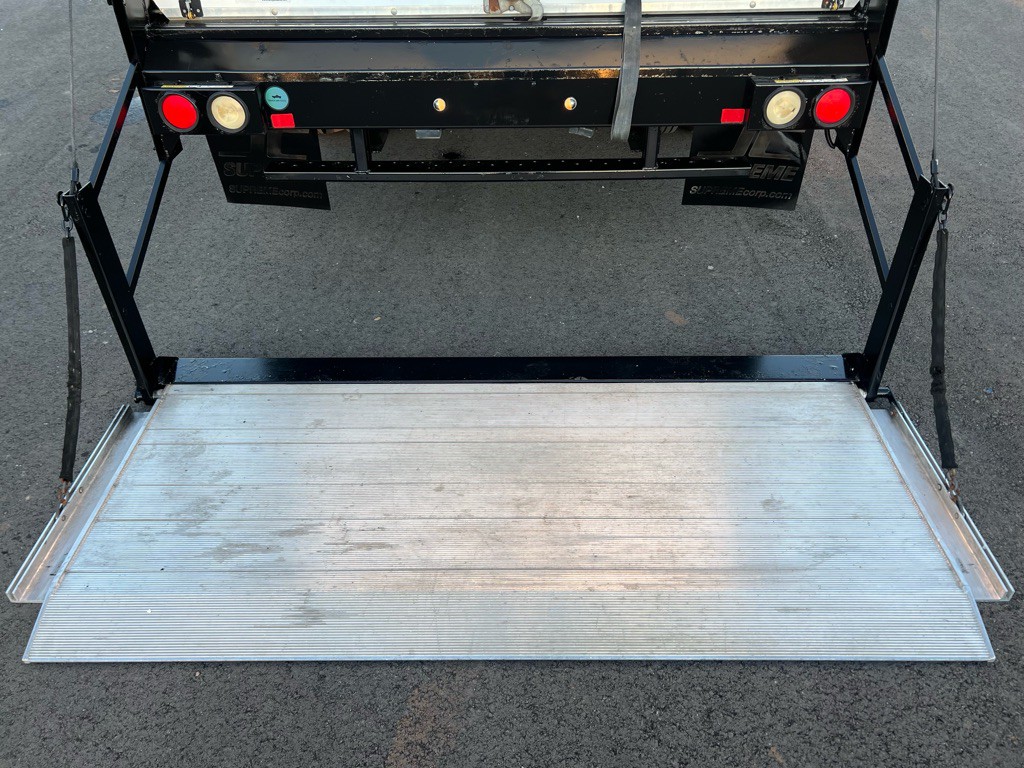 2011 Chevrolet Express Image 7